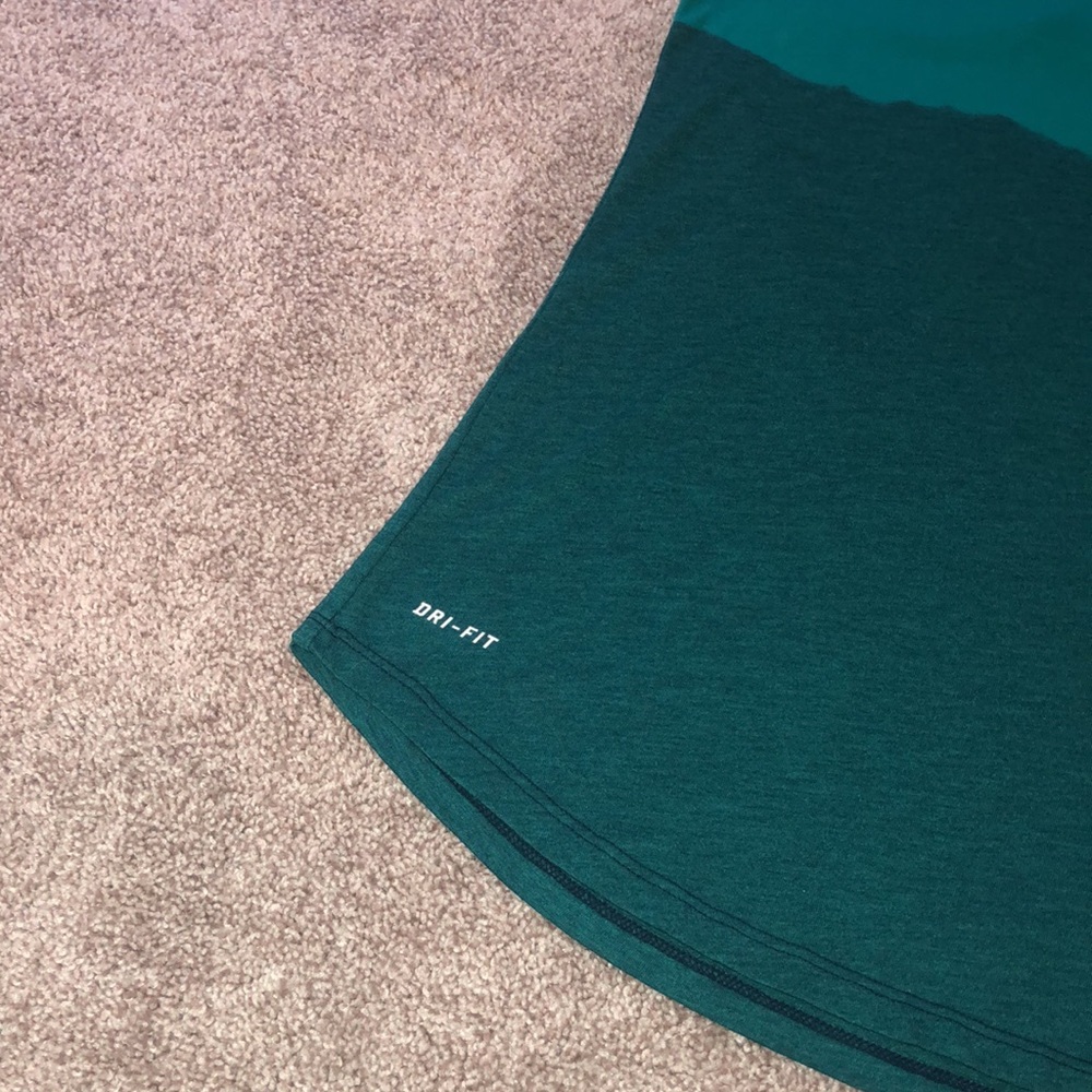 Nike Tank Top - Picture 3 of 4
